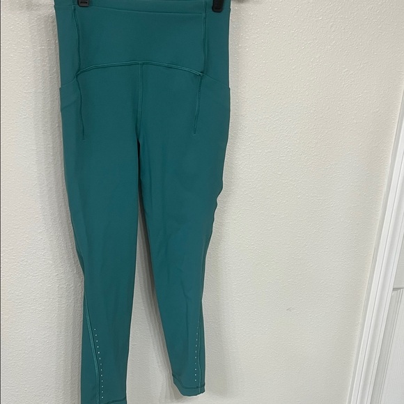 Lululemon swift speed cropped Teal Leggings. Great/like new condition. Size 2. - Picture 1 of 6